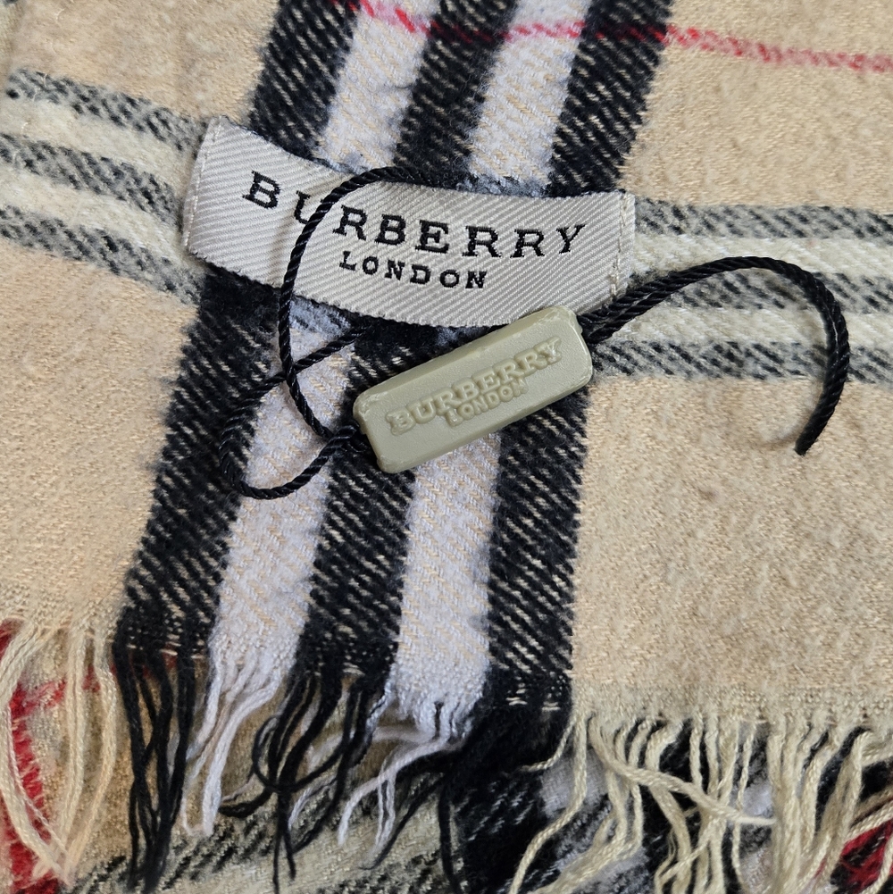 Burberry Tan Plaid/Check Short Frayed Edge Heritage Camel Scarf - Picture 11 of 12